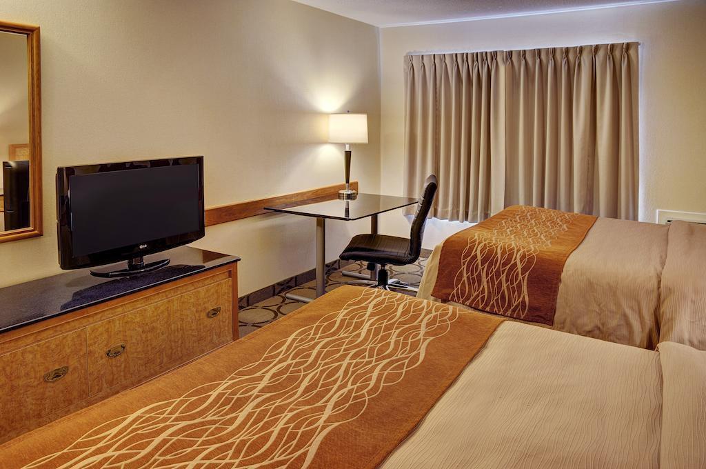 Comfort Inn Airport Winnipeg Exterior foto